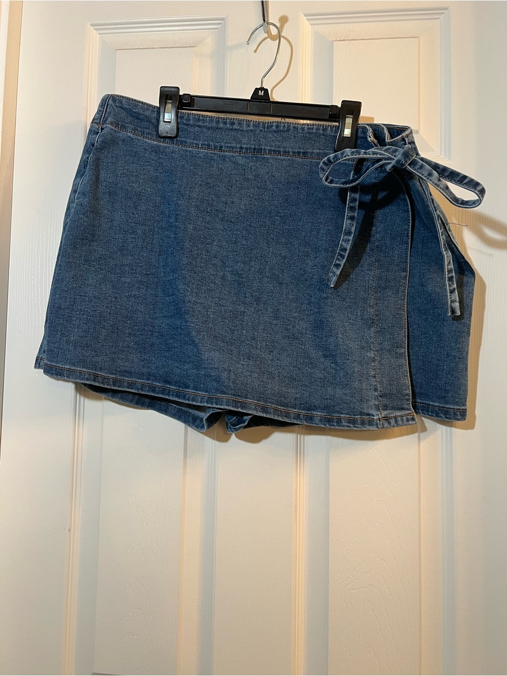 🦋 NWOT Celebrity Pink Denim Blue Tie-Waist Skort size xlarge